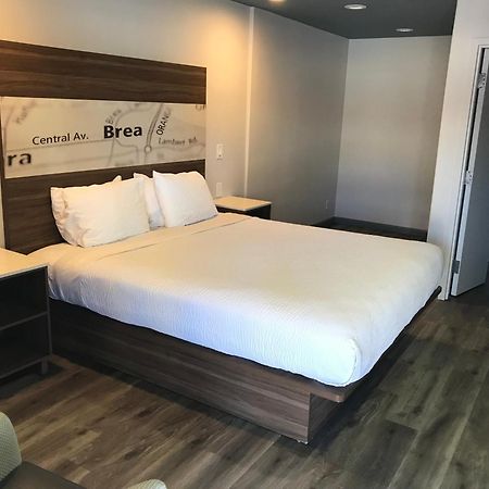 Hyland Inn Brea Bagian luar foto