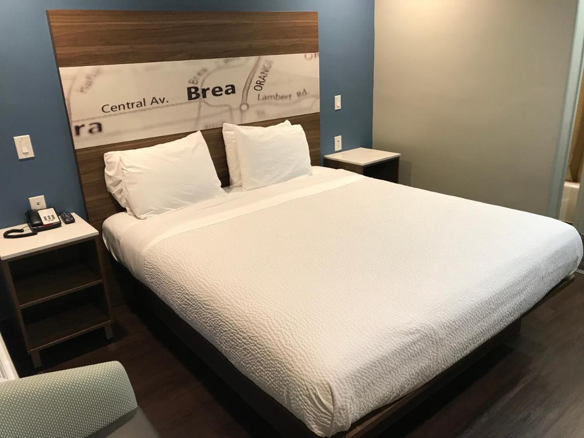 Hyland Inn Brea Bagian luar foto